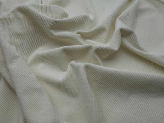 Почувствуйте комфорт и долговечность микроэластичной бархатной ткани для вашей одежды