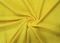 Мягким выбитая 100% полиэстер микро- ткань бархата 210GSM для домашней ткани - желтого цвета